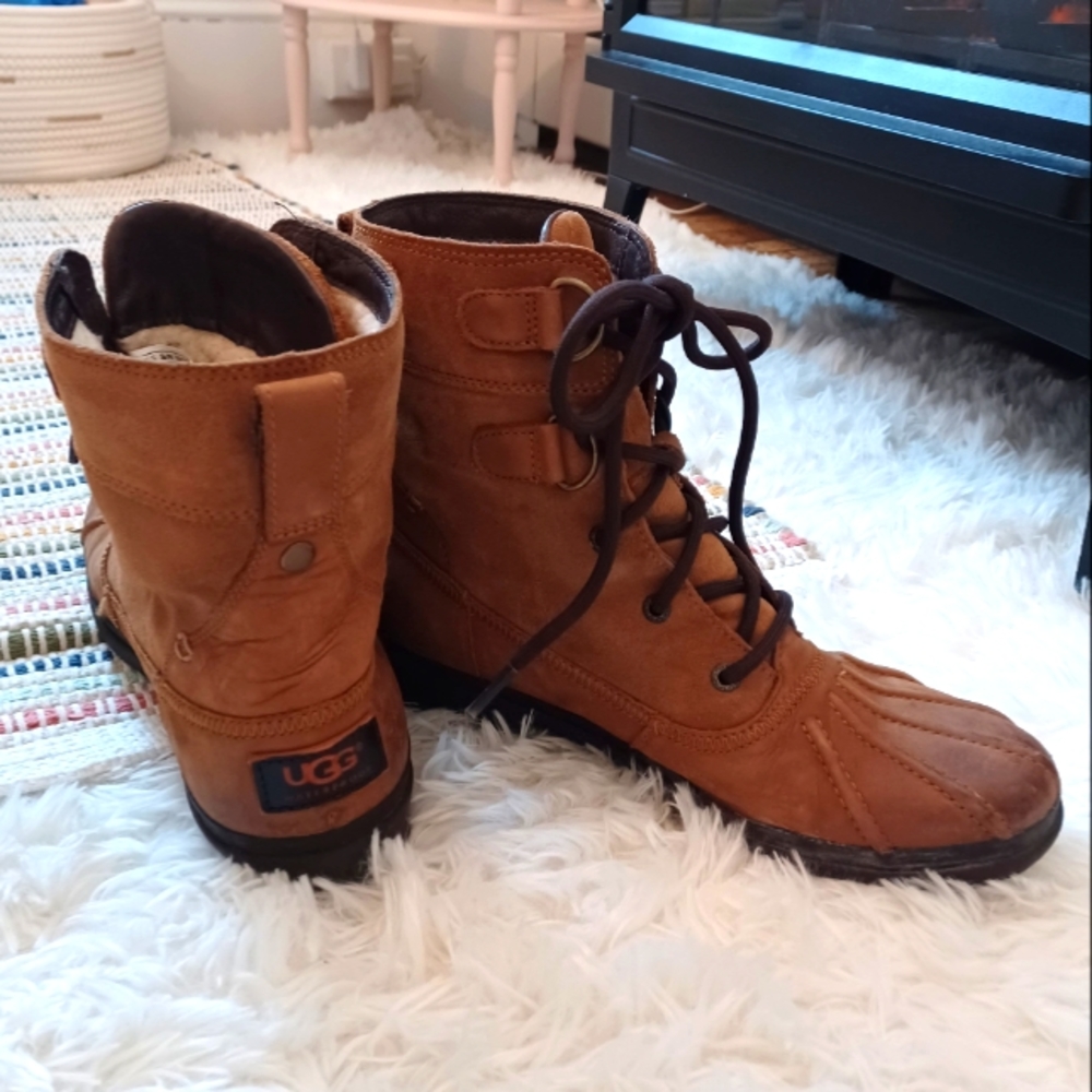 Ugg duck boots size 8